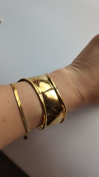 GOLDEN GODDESS CUFF