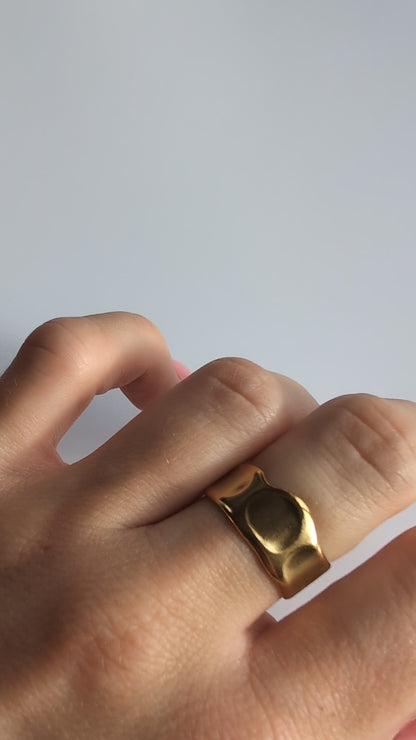 HELLA'S RING